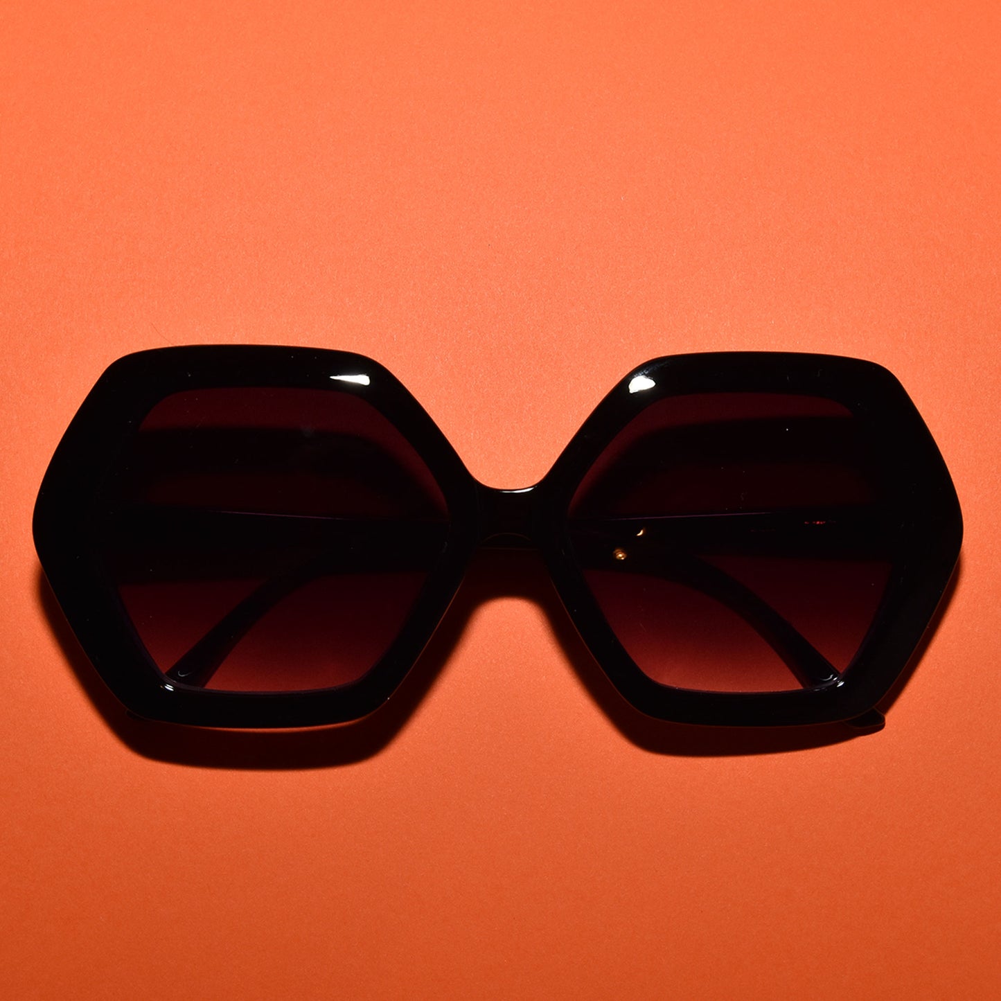 The LOLA 1970s Vintage Style Oversized Hexagon Sunglasses