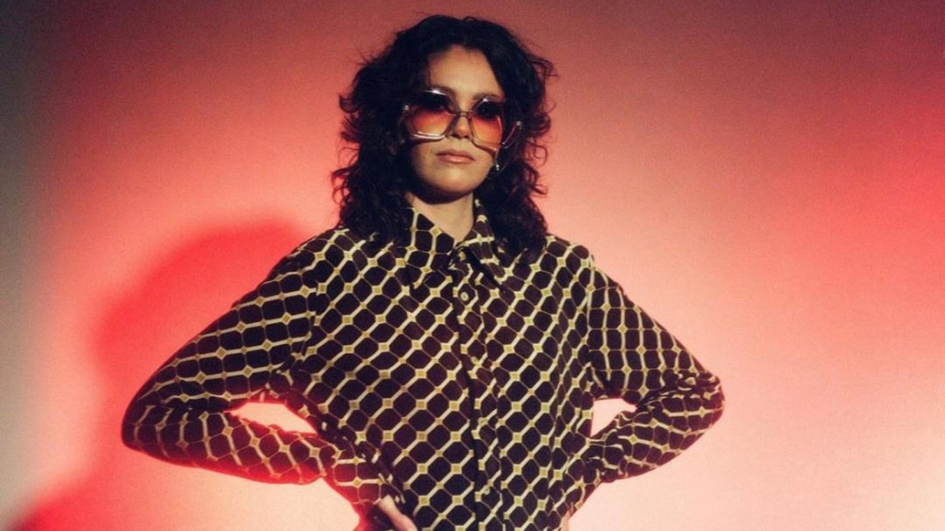 The LOLA 1970s Vintage Style Oversized Hexagon Sunglasses
