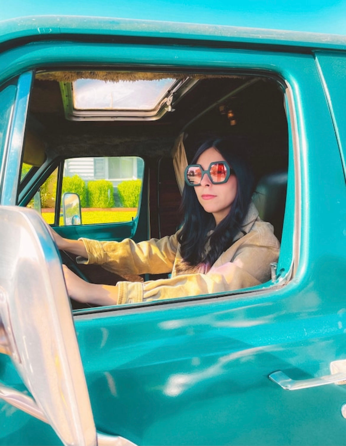 Women in green van  wearing The ELTON 1970s Vintage Style Oversized Hexagon Square Sunglasses in black pink