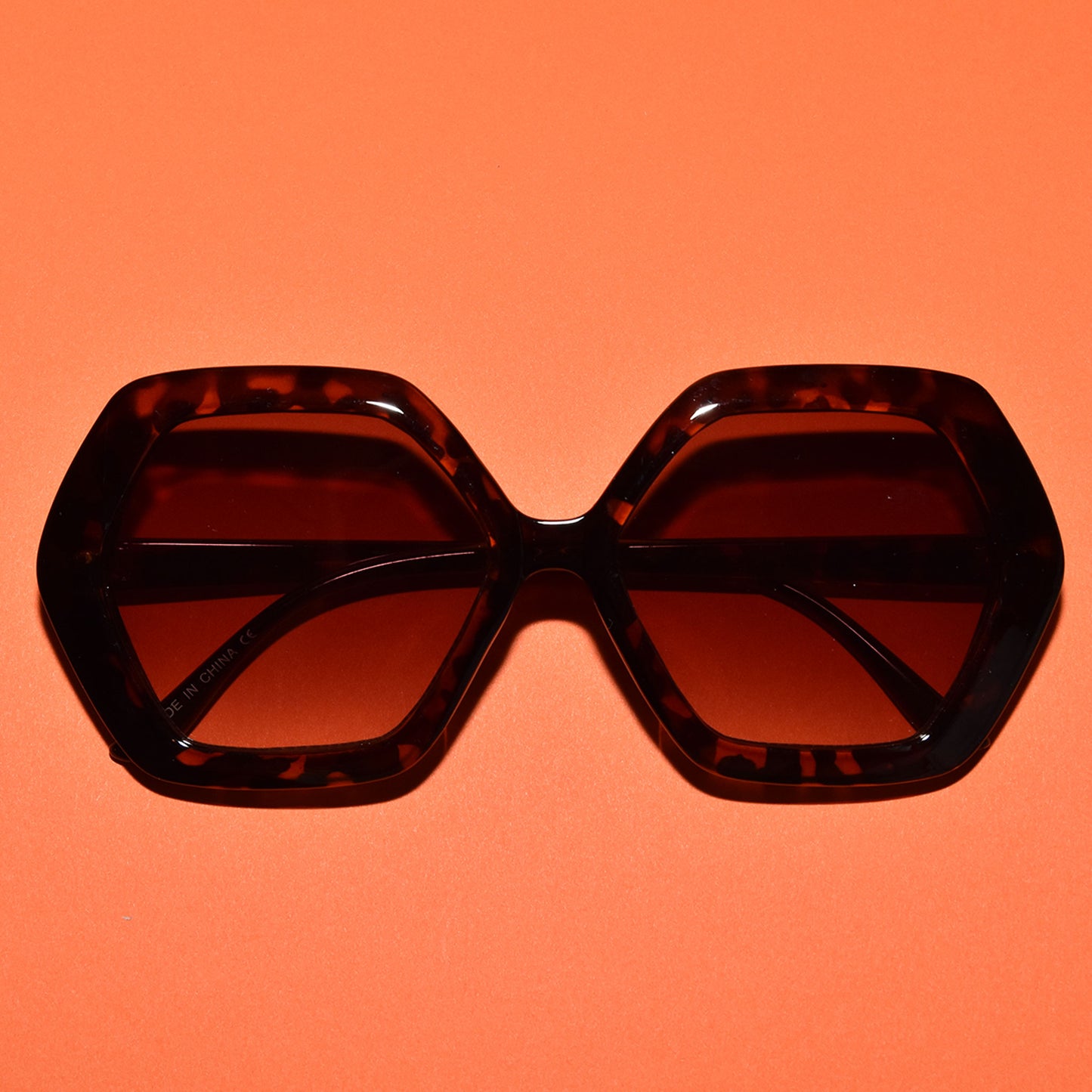 The LOLA 1970s Vintage Style Oversized Hexagon Sunglasses